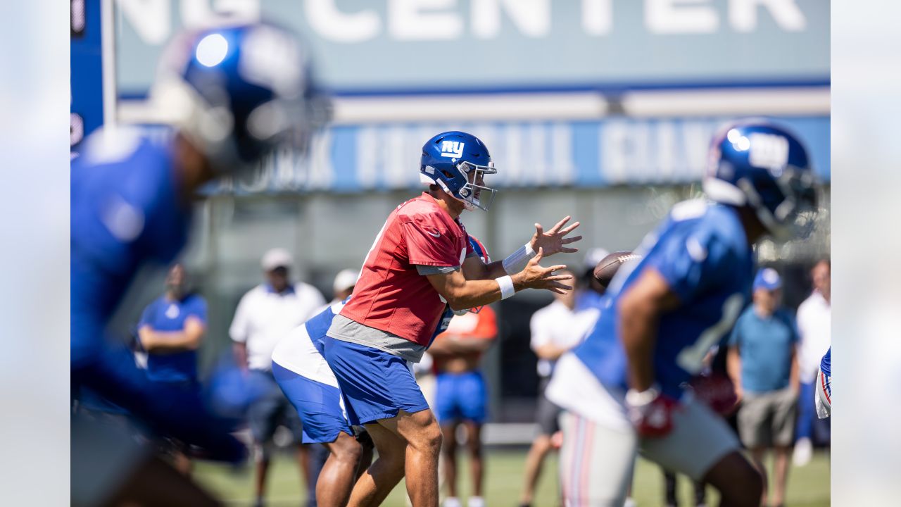 New Canaan and Darien youth football players enjoy New York Giants camp