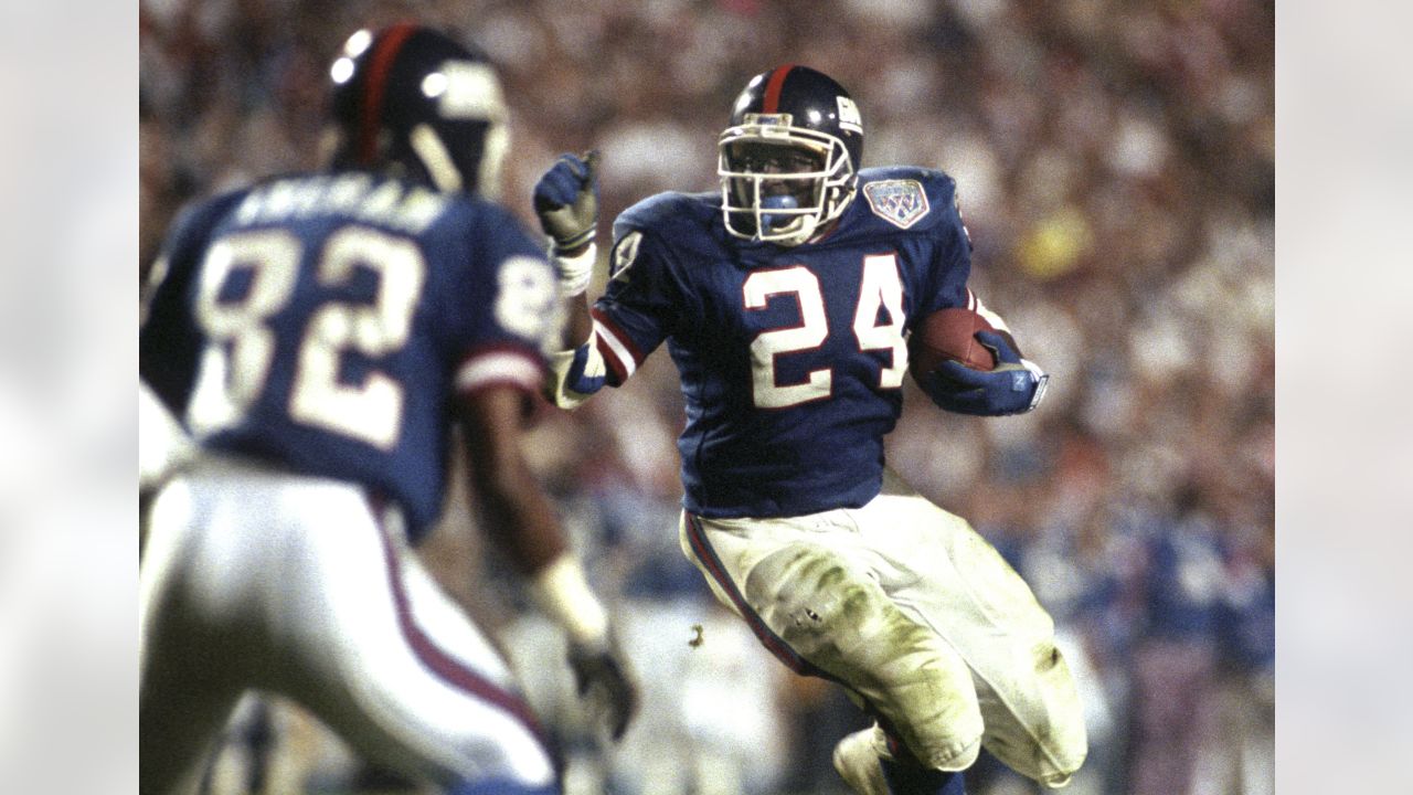 Running back Ottis Anderson of the New York Giants runs upfield News  Photo - Getty Images