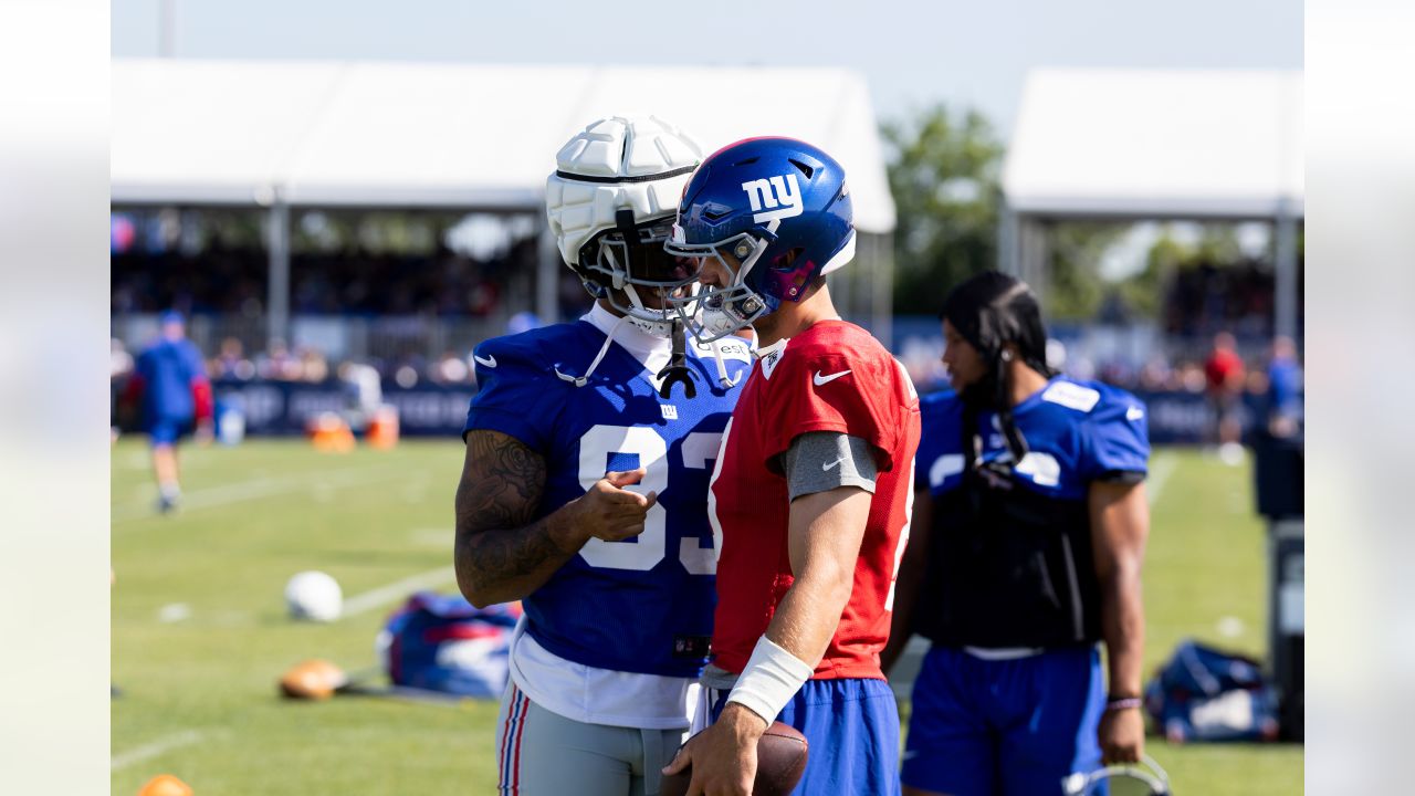 Giants' training camp: veterans Saquon Barkley and Darren Waller