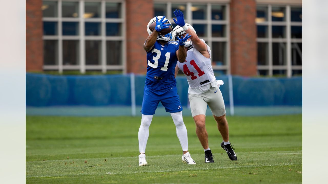 Giants QB Eli Manning says one of his centers stinks, literally