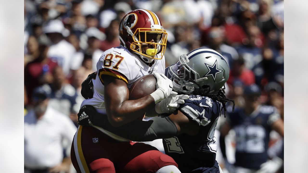 Dallas Cowboys tight end Jeremy Sprinkle (87) and running back