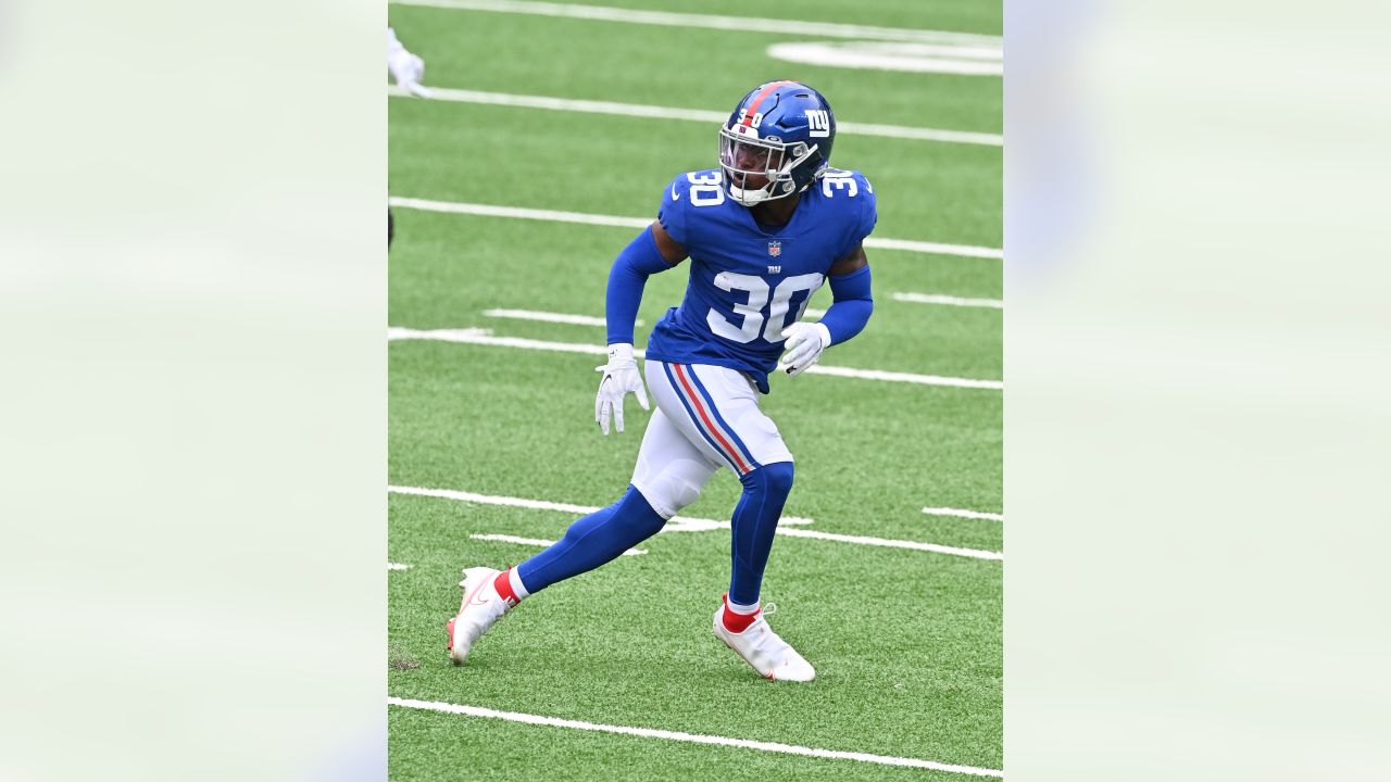 New York Giants cornerback Darnay Holmes (30) warms up before an
