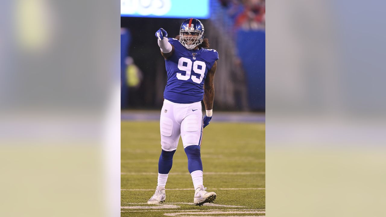 New York Giants defensive end Leonard Williams (99) is approached