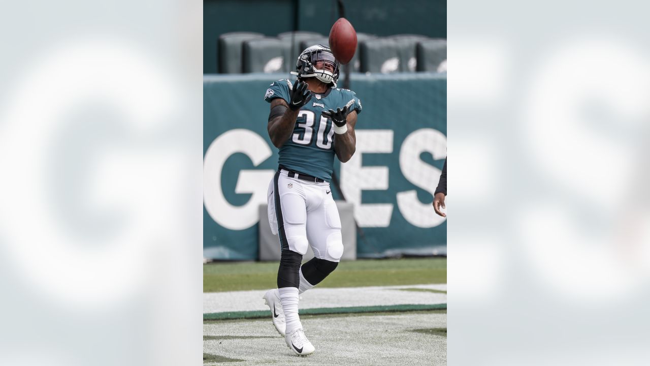 Giants signing RB Corey Clement, TE Kelvin Benjamin after rookie