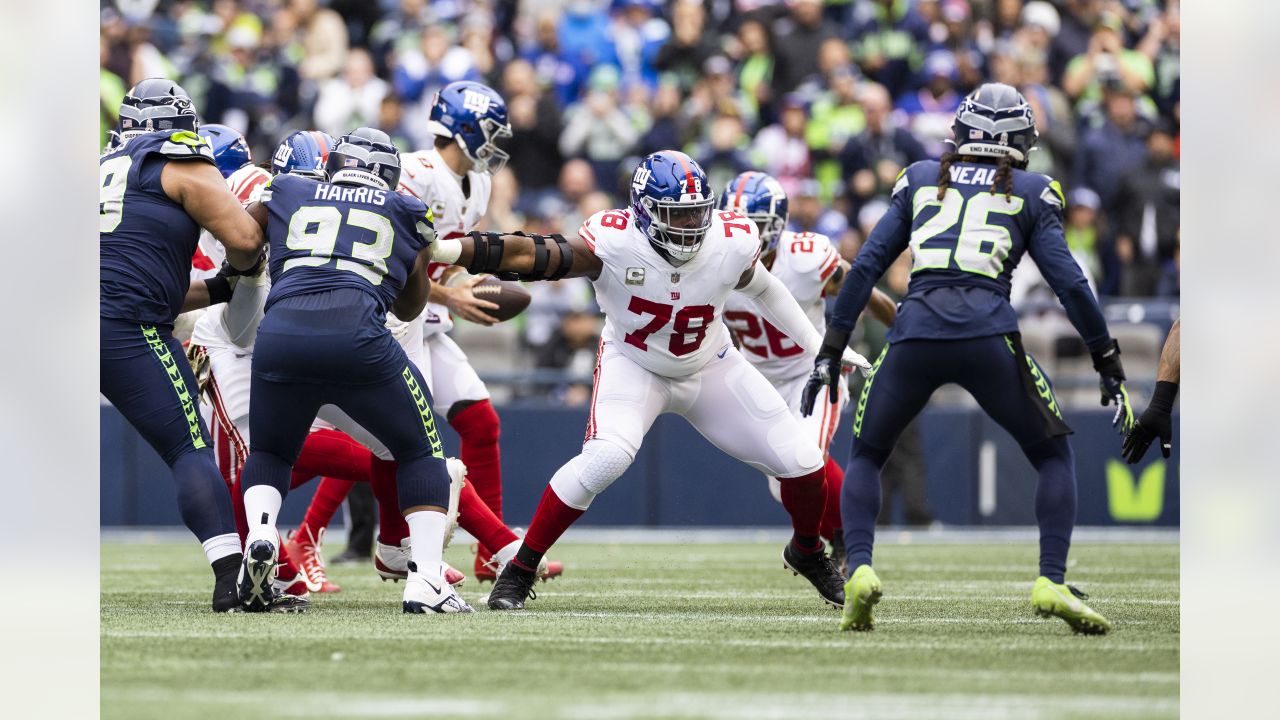 Roundup: Giants pick up fifth-year option on LT Andrew Thomas