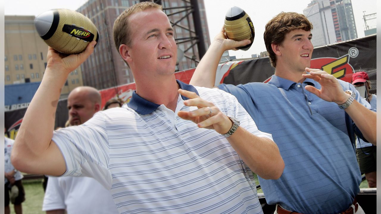 That's Exactly Why They Still Have Hundreds of Millions in the Bank…”: Eli  Manning's Cheeky Picture With Brother Peyton Manning Sparks Up Twitter  Debates & Hilarious Takes - EssentiallySports