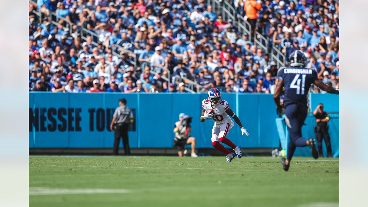 Giants rally, score two-point conversion to stun Titans