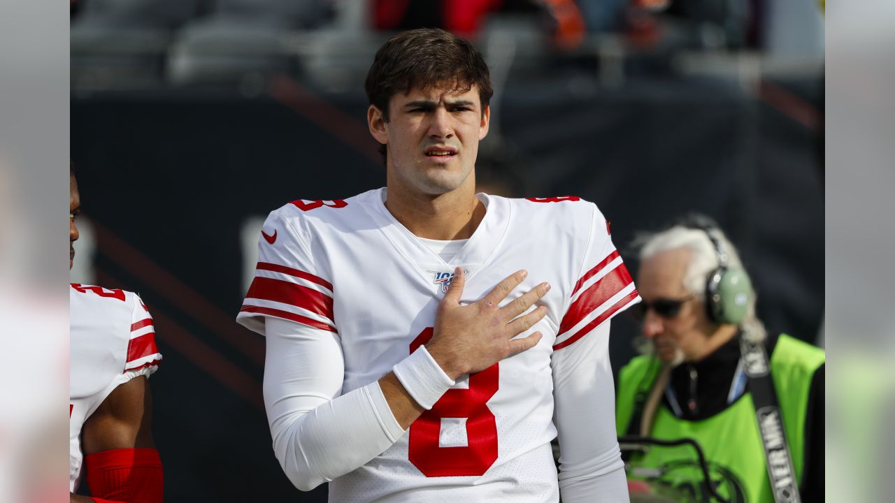 New York Giants quarterback Daniel Jones (8) passes against the New England  Patriots during an NFL preseason football game, Sunday, Aug. 29, 2021, in  East Rutherford, N.J. (AP Photo/Adam Hunger Stock Photo - Alamy