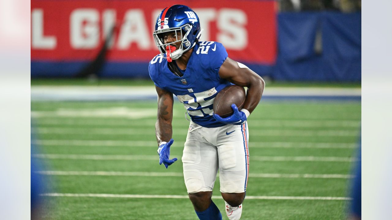 Giants' Jones shines; Panthers' Young shows flashes in preseason