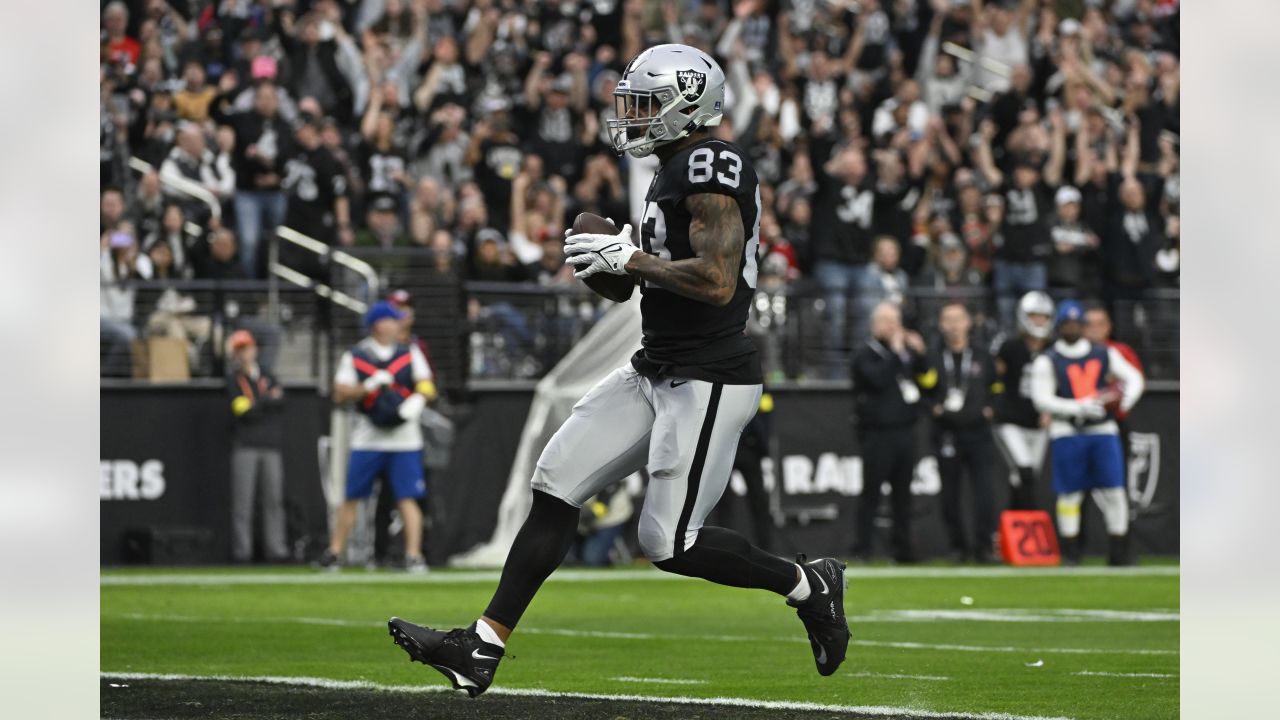 Las Vegas Raiders TE Darren Waller signs with new agents in search of new  contract - ESPN