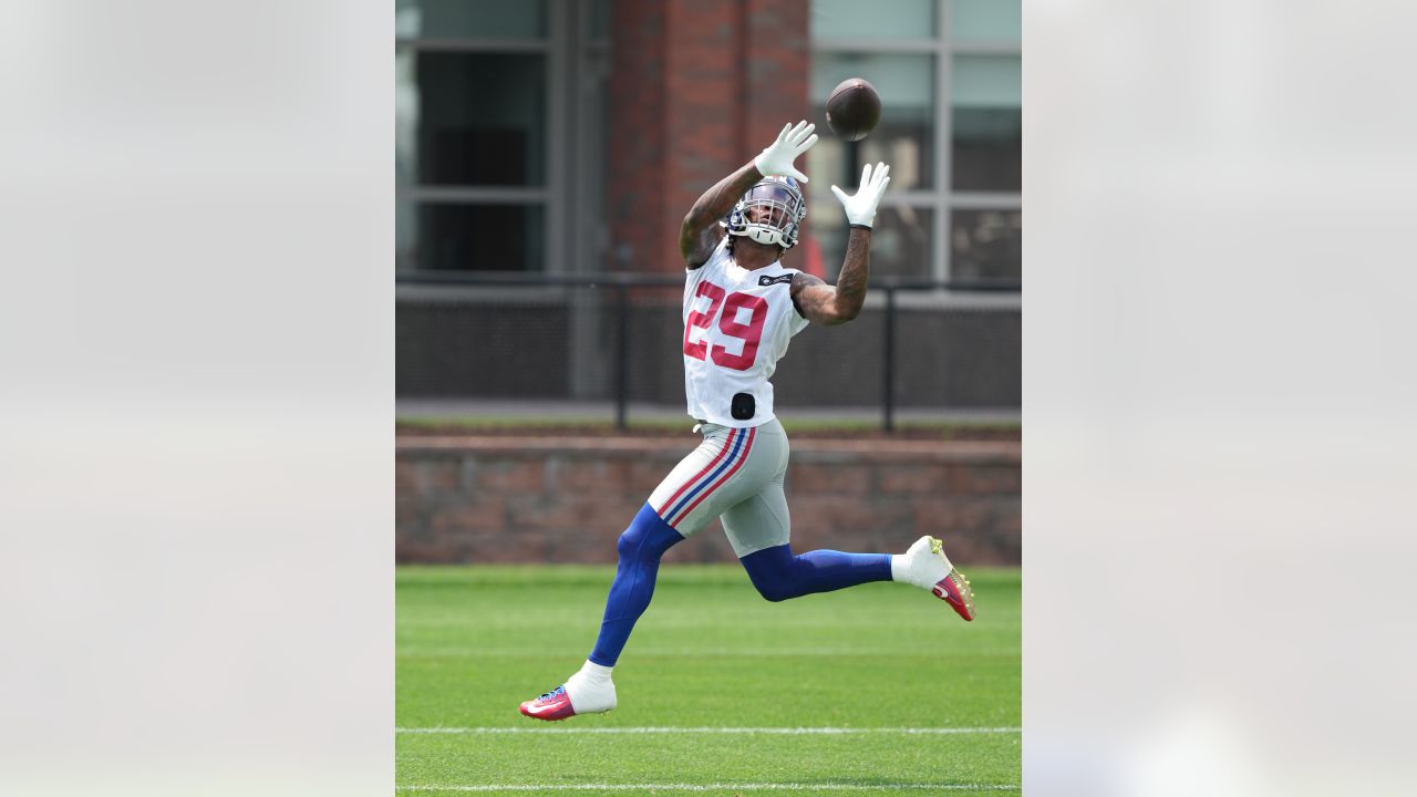 New York Giants safety Xavier McKinney (29) in coverage during an