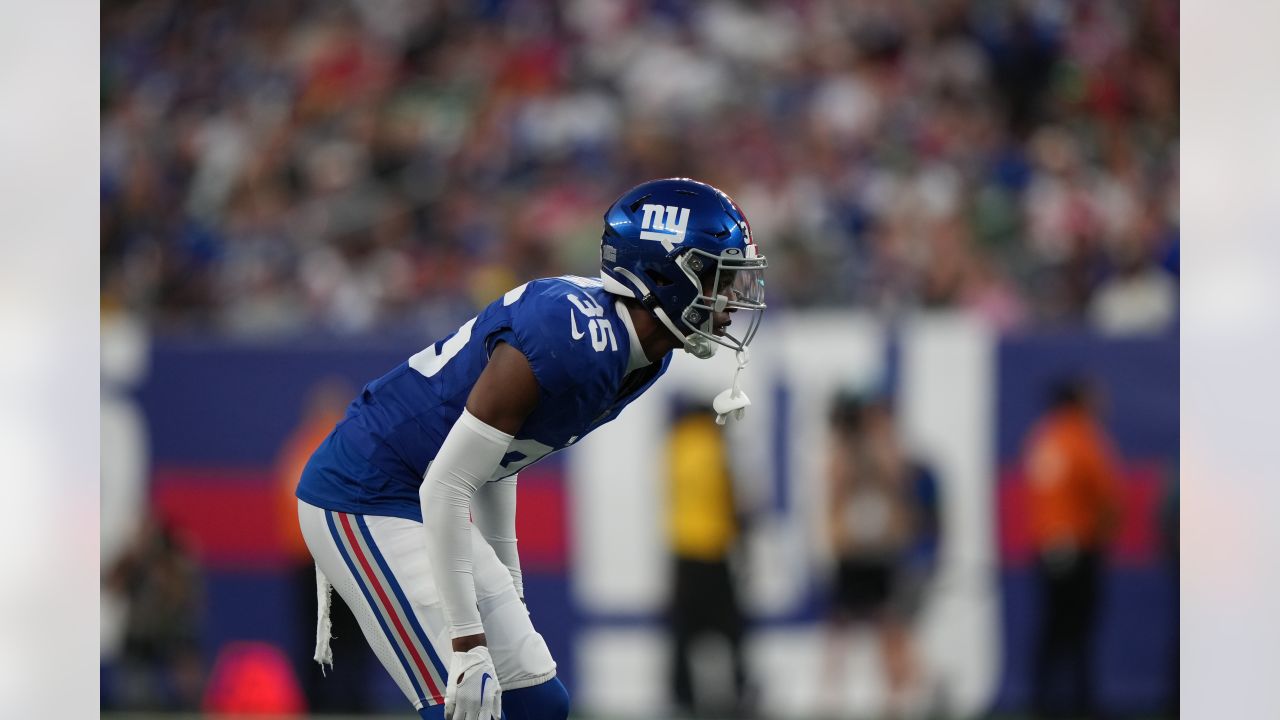 Giants' Isaiah Simmons nearly sacks Aaron Rodgers