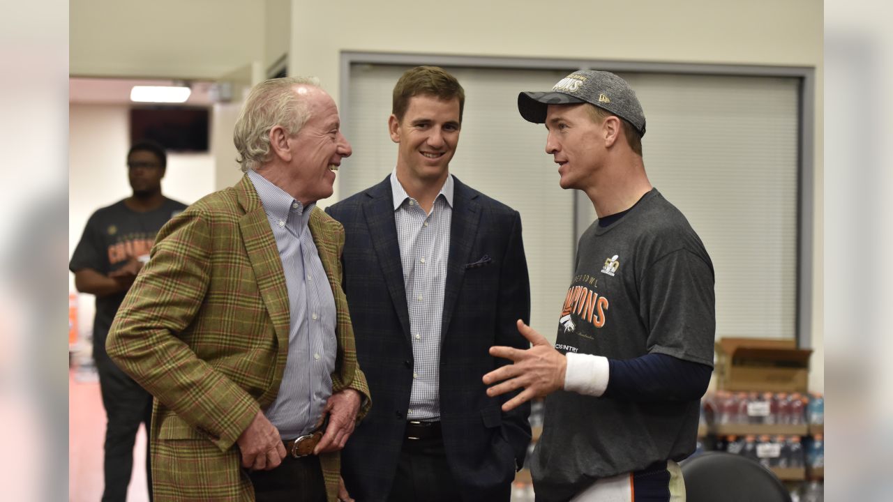 Peyton Manning gives brother Eli a rooting interest in Super Bowl