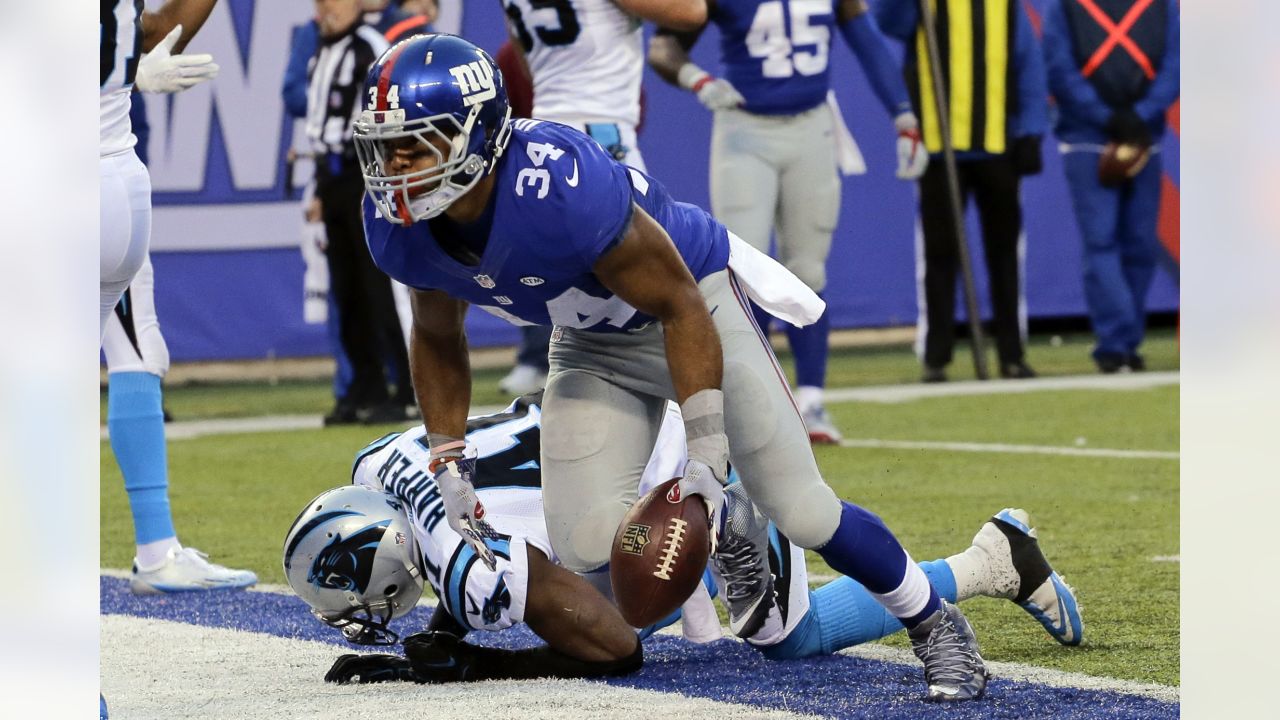 New York Giants defensive end Justin Tuck (91) pumps up the crowd during  second half NFL action in the New York Giants' 31-18 victory over the  Carolina Panthers at New Meadowlands Stadium