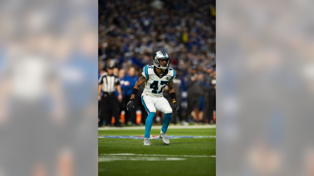 New York Giants cornerback Darnay Holmes (30) warms up before playing  against the Houston Texans in an NFL football game, Sunday, Nov. 13, 2022,  in East Rutherford, N.J. (AP Photo/John Minchillo Stock