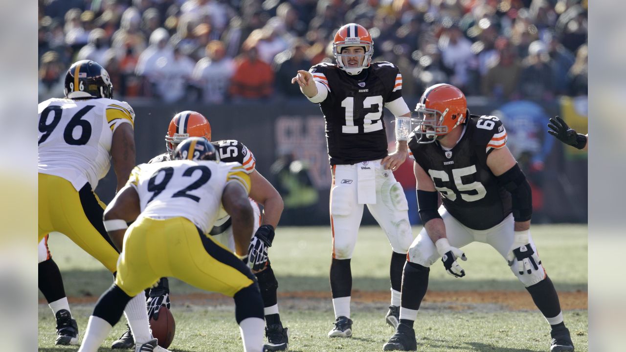 Cleveland Browns guard Eric Steinbach walks off the field after playing  against the Kansas City Chiefs in an NFL football game Sunday, Sept. 19,  2010, in Cleveland. (AP Photo/Tony Dejak Stock Photo 