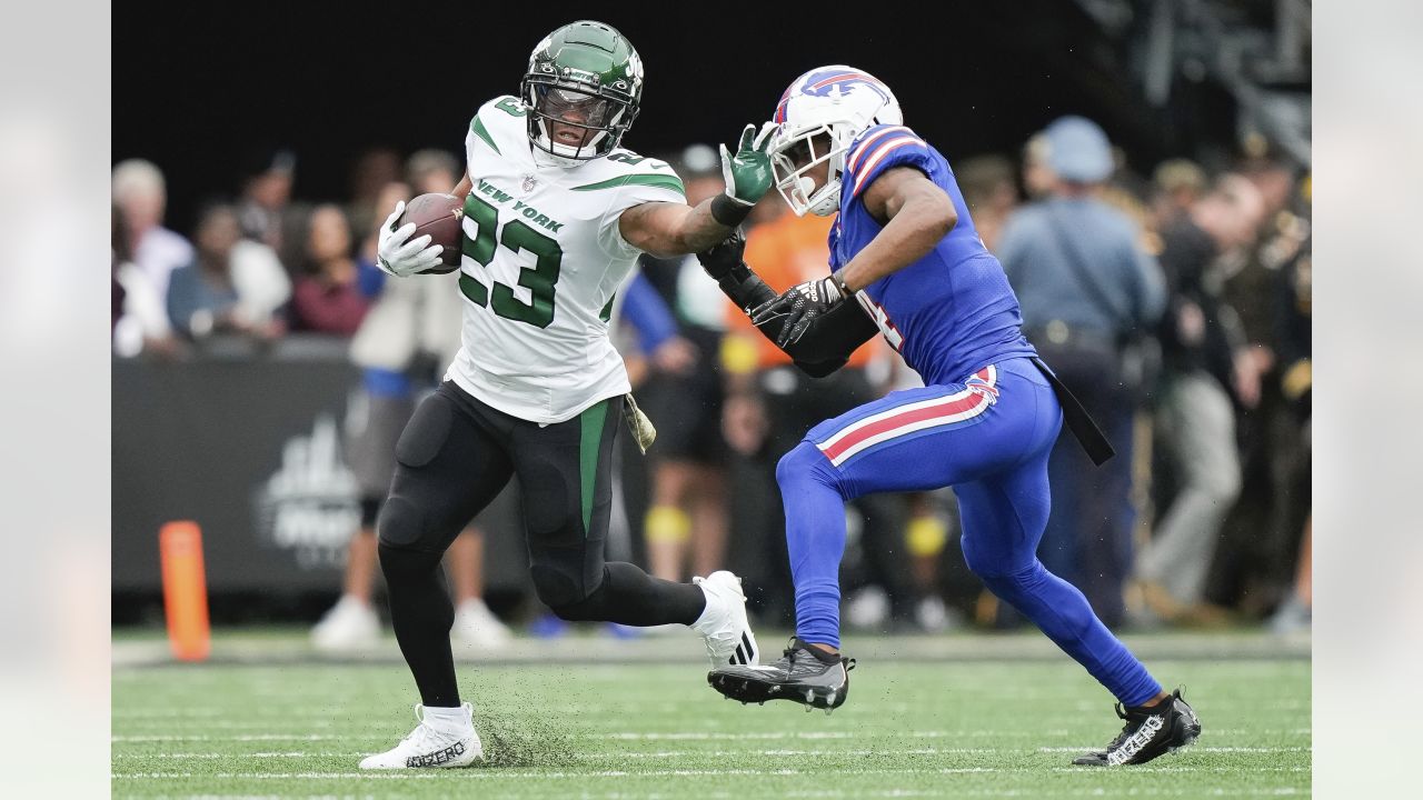 East Rutherford, New Jersey, USA. 6th Nov, 2022. New York Jets running back JAMES  ROBINSON (23) in action at MetLife Stadium in East Rutherford New Jersey  New York defeats Buffalo 20 to