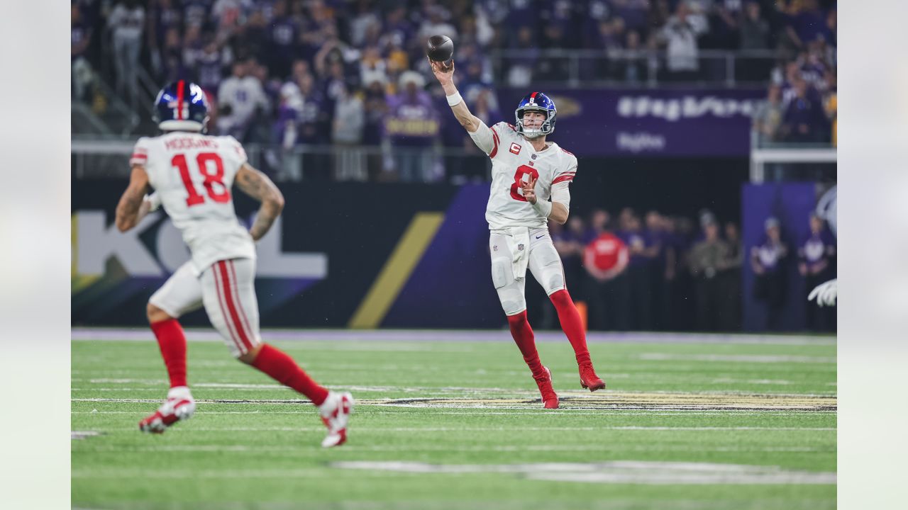 Eli Manning gave 'little pep talk' to Daniel Jones before monster playoff  debut