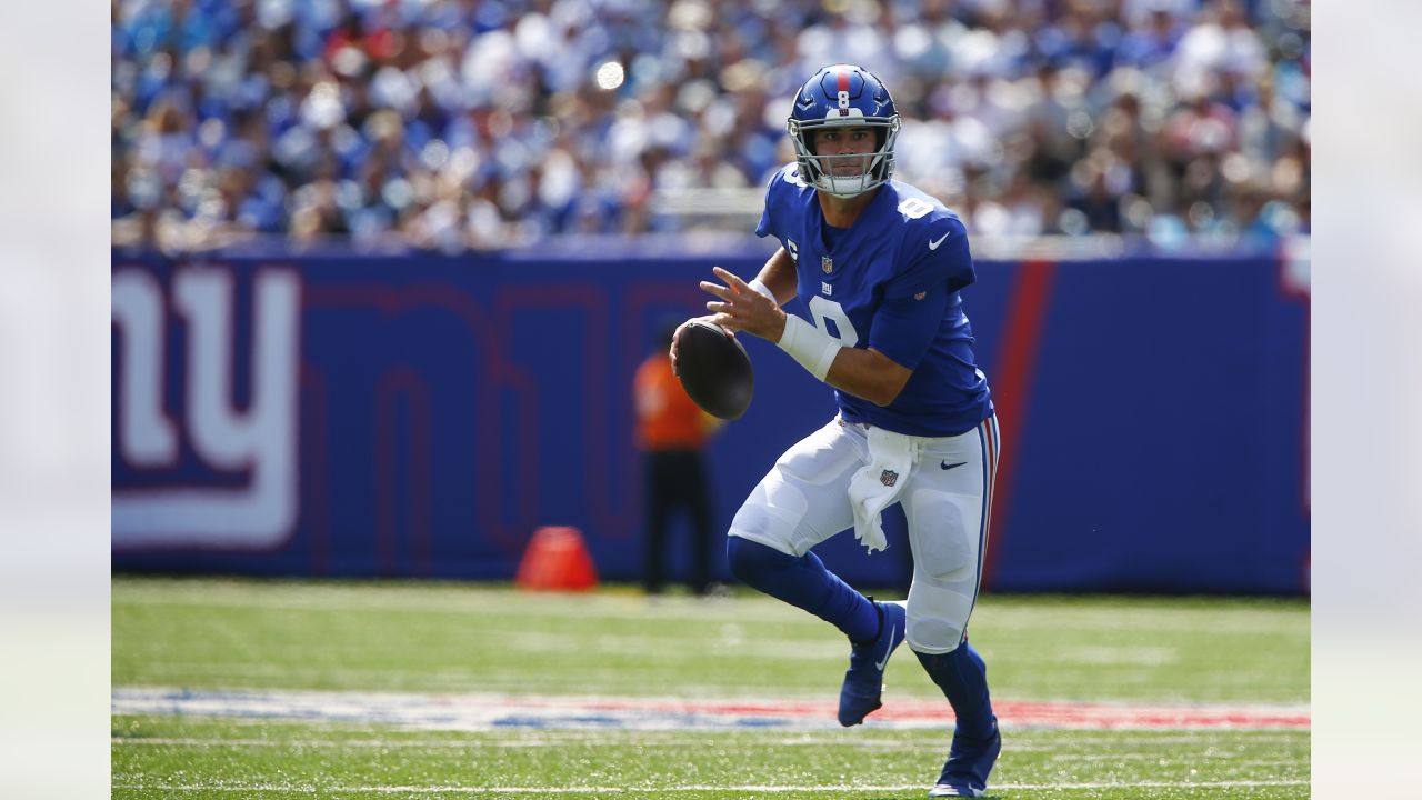 Carolina Panthers' Jeremy Chinn, left, tries unsuccessfully to stop New  York Giants' Daniel Bellinger from scoring a touchdown during the second  half an NFL football game, Sunday, Sept. 18, 2022, in East