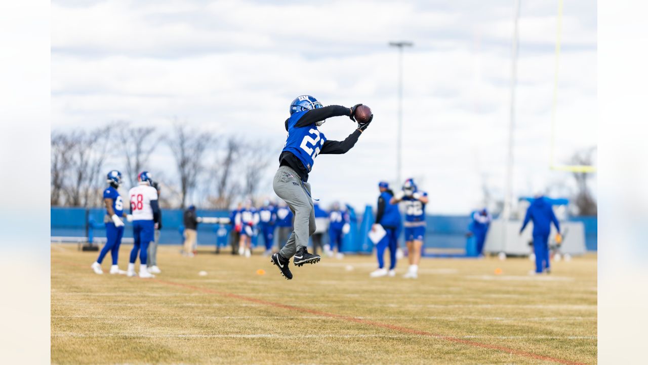 New York Giants cornerback Zyon Gilbert (38) defends against the Washington  Commanders during an NFL football game Sunday, Dec. 4, 2022, in East  Rutherford, N.J. (AP Photo/Adam Hunger Stock Photo - Alamy