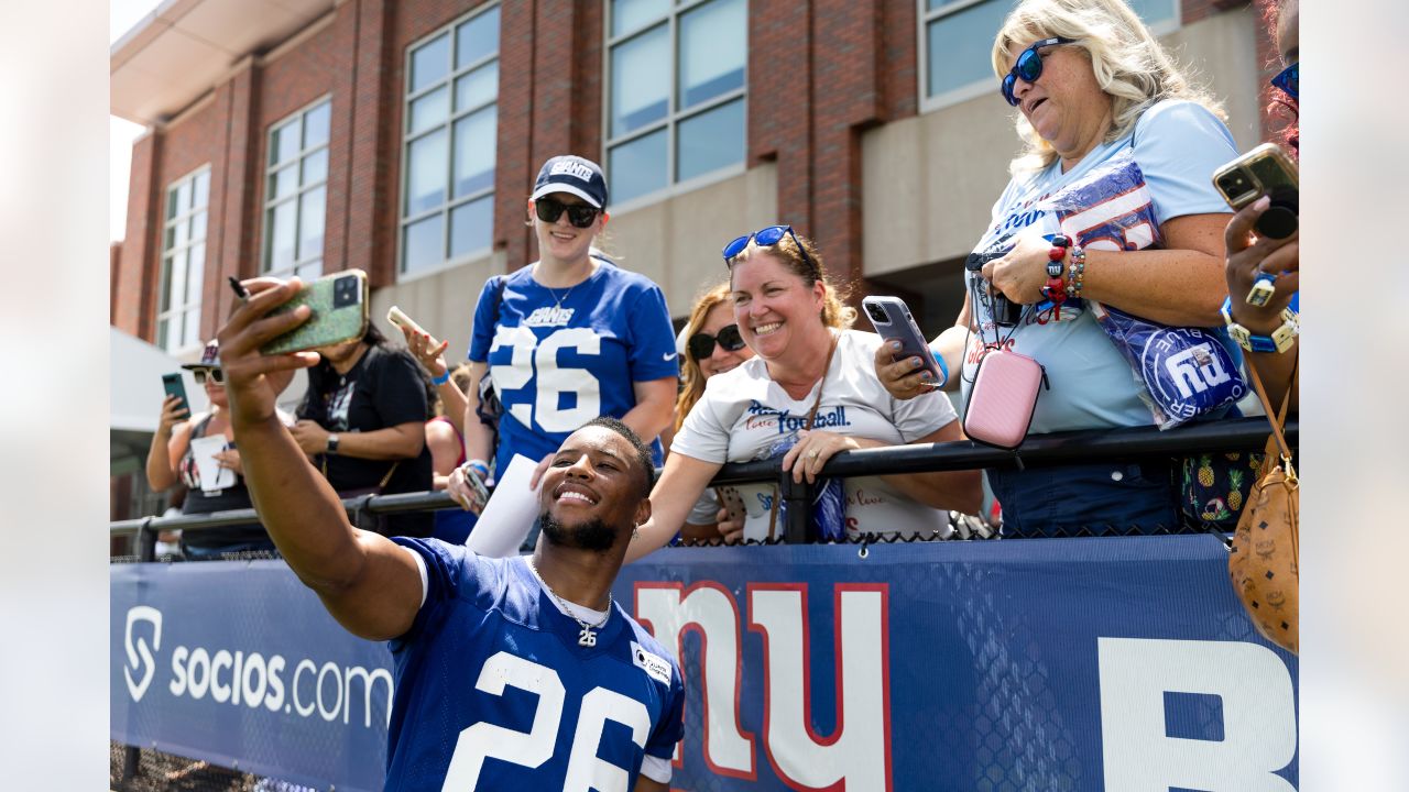 Blake Martinez, a new N.Y. Giant, visits with fans, tells stories, gives  advice 