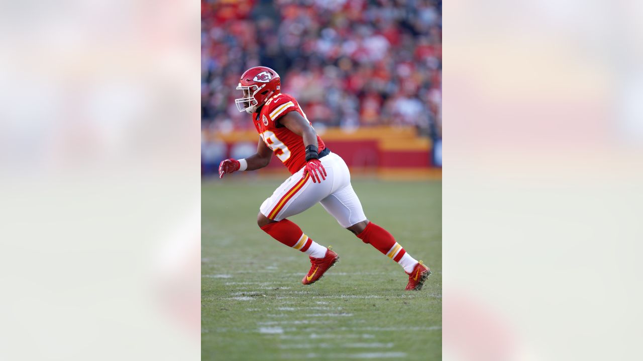 Kansas City Chiefs running back LeSean McCoy (25) runs for a touchdown  during the second half of an NFL football game against the Oakland Raiders  in Kansas City, Mo., Sunday, Dec. 1