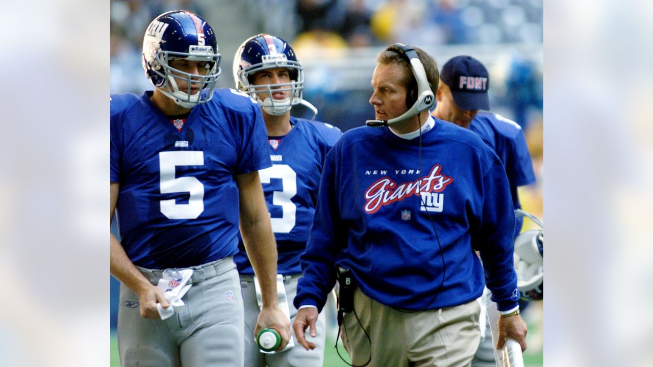 23 Dec 2001: Kerry Collins of the New York Giants during the