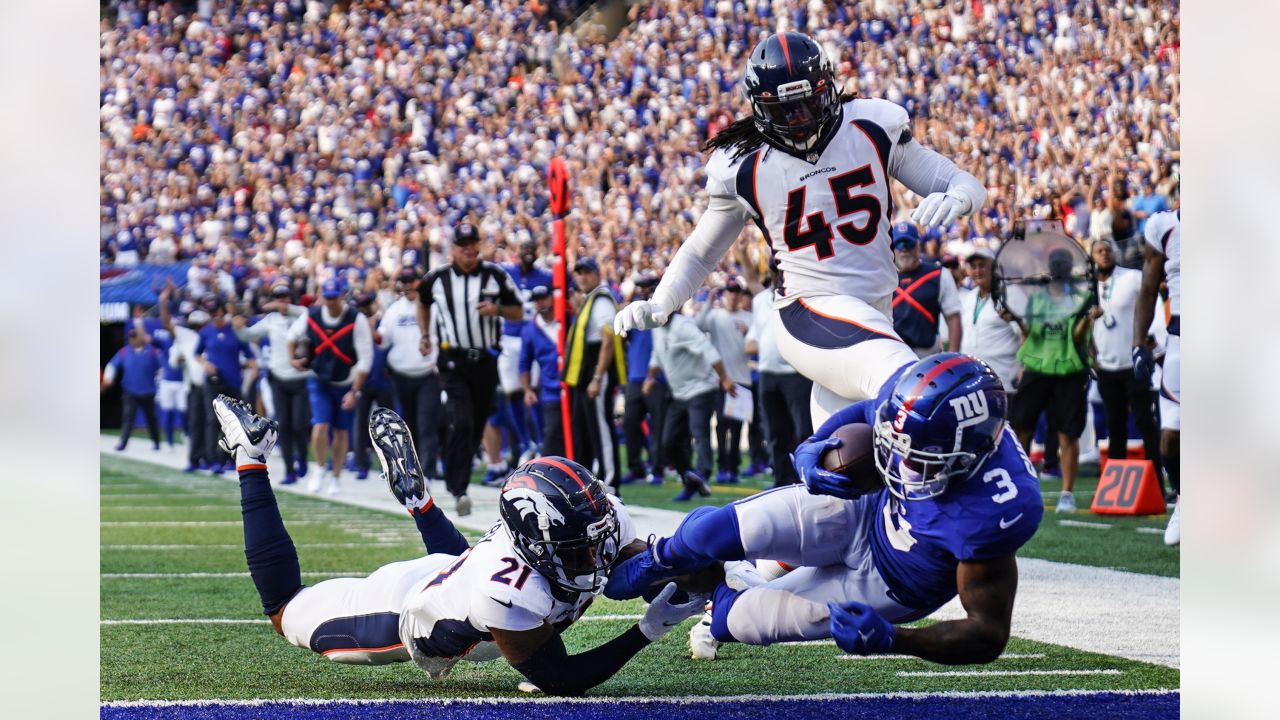 New York Giants tight end Kyle Rudolph (80) runs up the field during an NFL  football game against the Denver Broncos, Sunday, Sept. 12, 2021, in East  Rutherford, N.J. The Denver Broncos