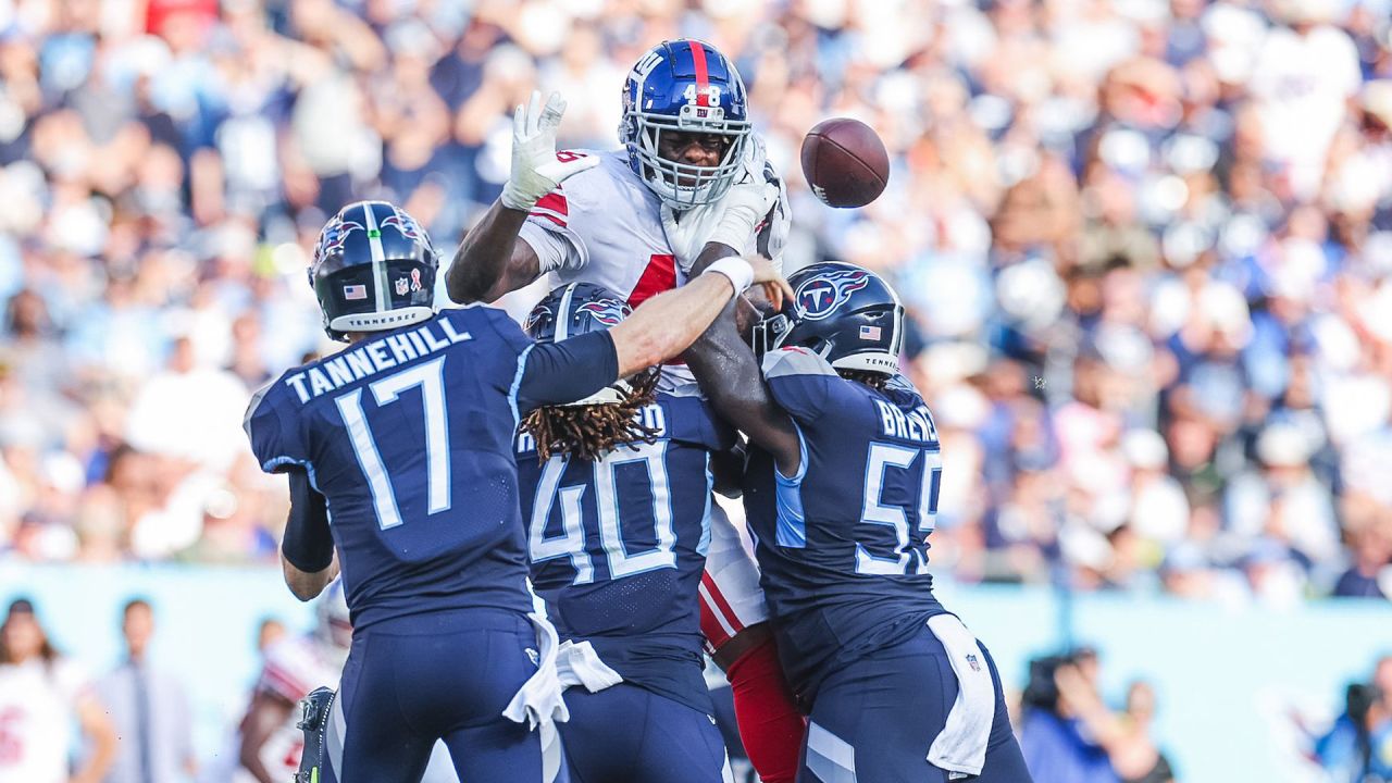 Daboll's Giants rally from 13 down to beat Titans 21-20