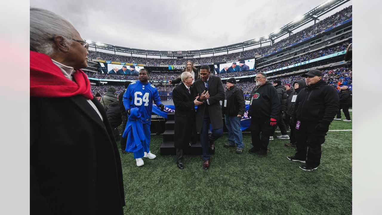 Giants honor Sandy Hook in season finale