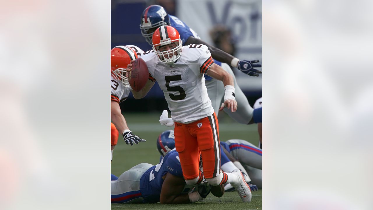 Cleveland Browns quarterback Jeff Garcia (5) throws the ball in