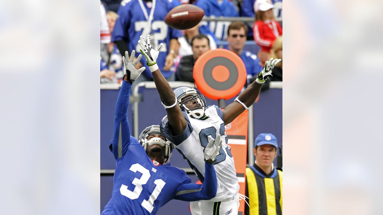 Seattle Seahawks wide receiver DK Metcalf, right, catches a pass against  New York Giants cornerback Adoree' Jackson during the first half of an NFL  football game in Seattle, Sunday, Oct. 30, 2022. (