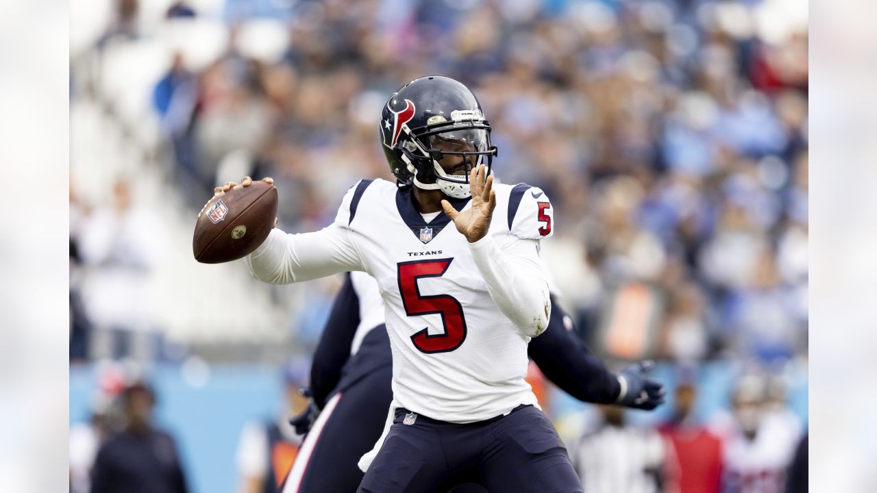 Houston Texans quarterback Tyrod Taylor (5) throws a pass against