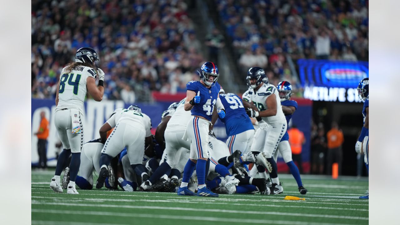 Seahawks News 10/3: Seahawks continue to improve in resolute performance  against Giants - Field Gulls