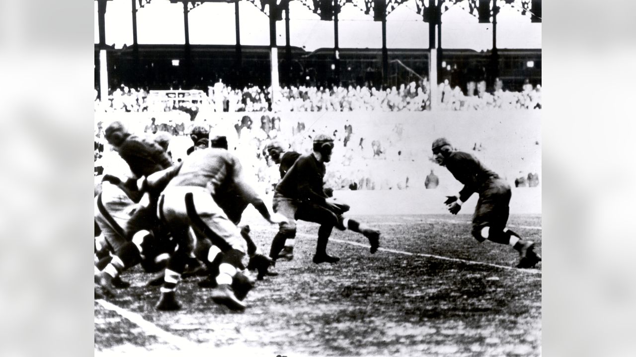 Bears Vs Giants, Polo Grounds, 1934. Bears win 10-9. [my color] : CHIBears