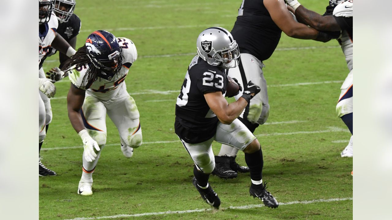 Raiders news: Devontae Booker adds depth to running back room