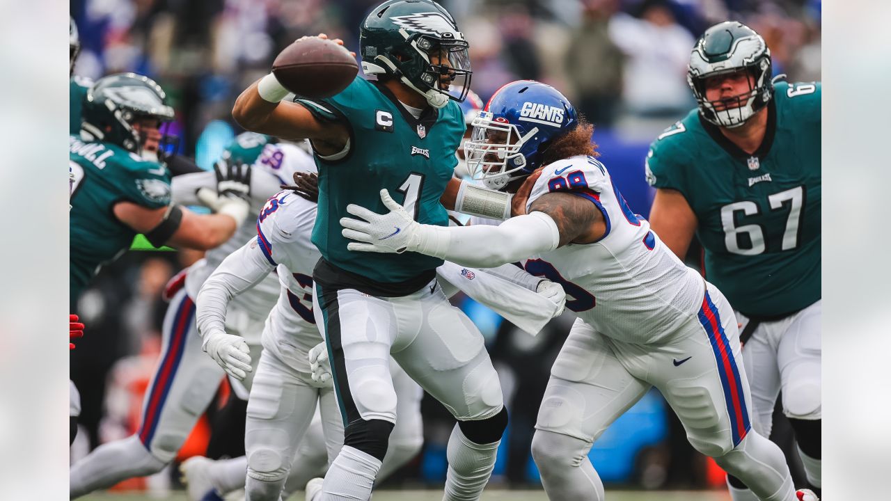 Giants force 4 turnovers in 13-7 victory over Eagles