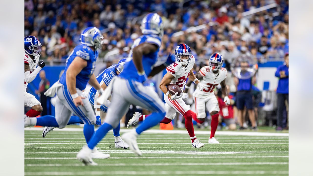 New York Giants safety Dane Belton (24) and linebacker Tomon Fox