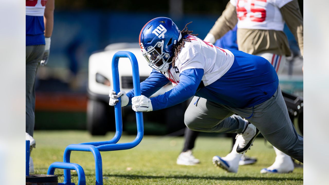 New York Giants cornerback Fabian Moreau (37) defends against the