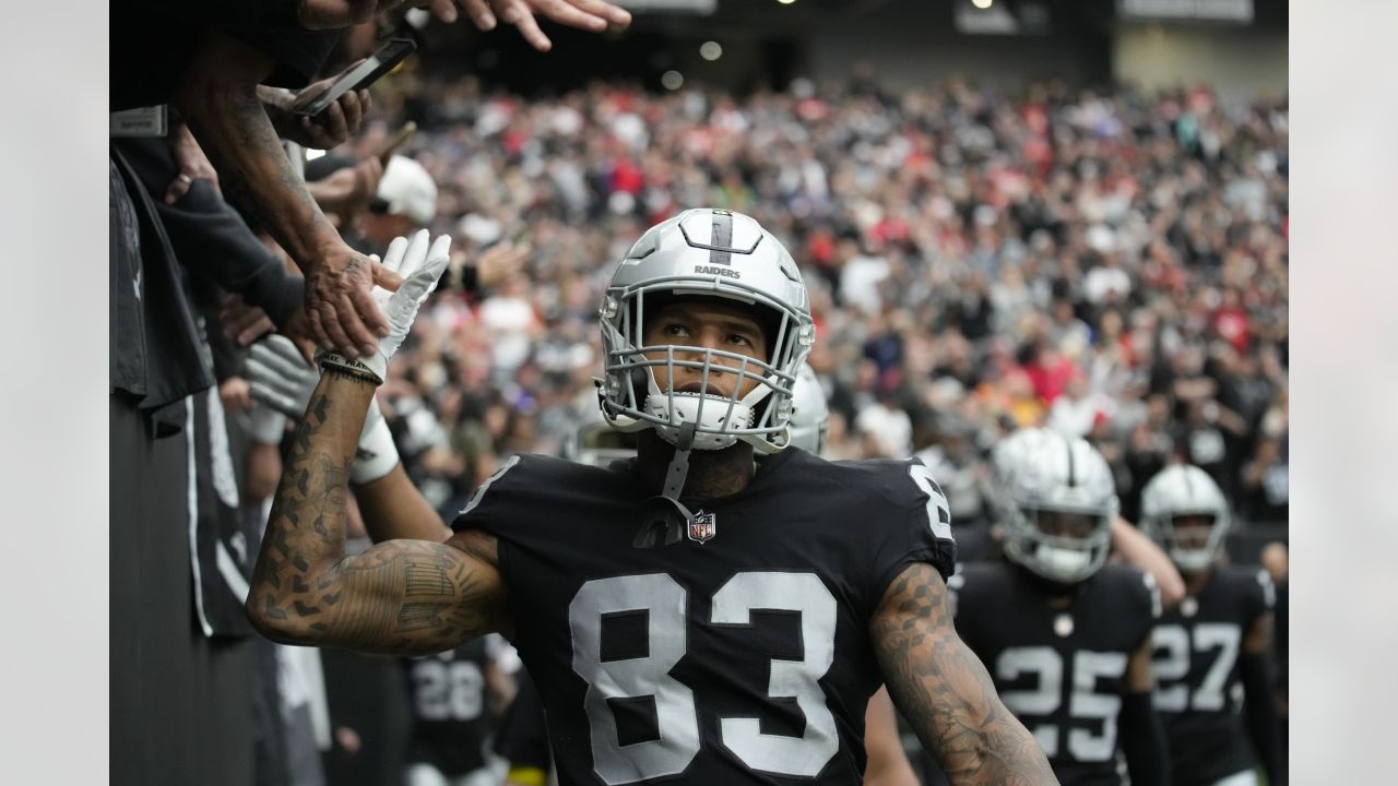 Tight end (83) Darren Waller of the Las Vegas Raiders warms up