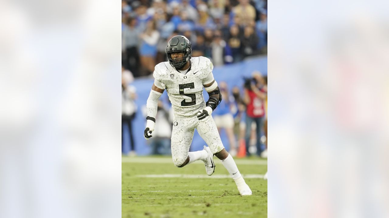 Kayvon Thibodeaux has career-high 9 tackles, 4.5 for loss for No. 10 Oregon  Ducks in 34-31 win at UCLA 