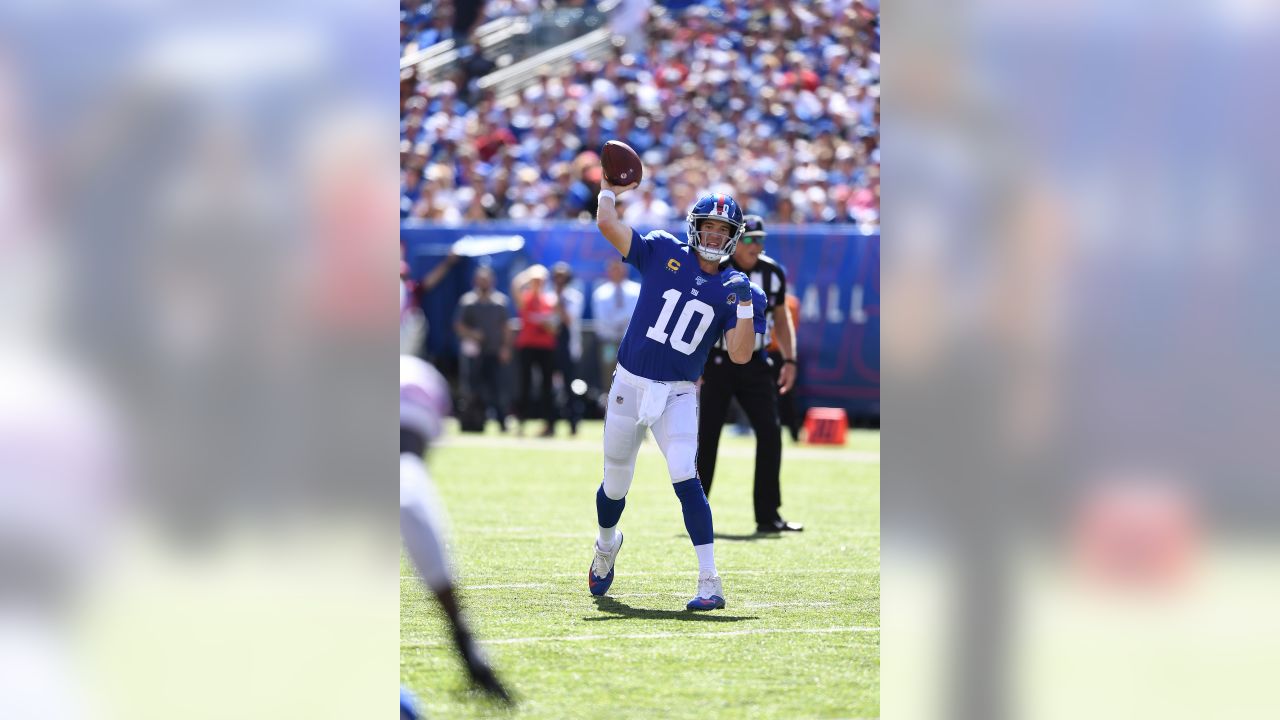 NY Giants tight end Evan Engram visits Bloomfield ShopRite for charity