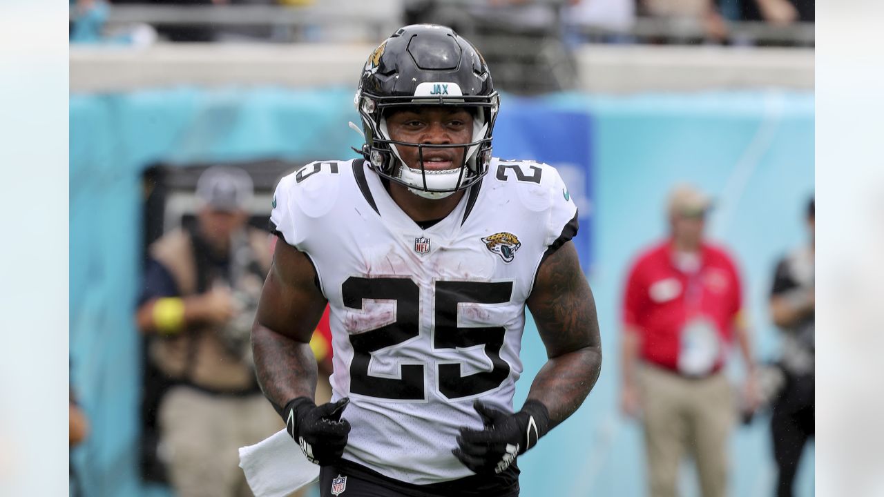 JACKSONVILLE, FL - SEPTEMBER 18: Jacksonville Jaguars linebacker