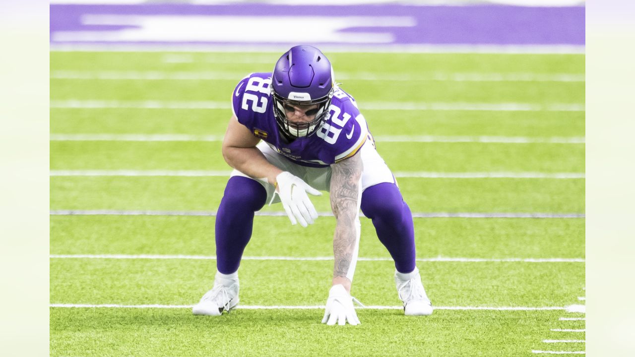 New York Giants tight end Kyle Rudolph (80) looks on against the Carolina  Panthers during an NFL football game, Sunday, Oct. 24, 2021, in East  Rutherford, N.J. (AP Photo/Adam Hunger Stock Photo - Alamy