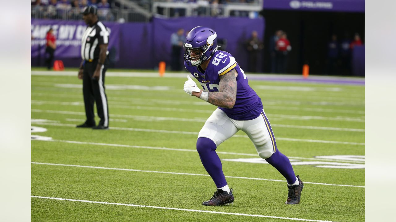 New York Giants tight end Kyle Rudolph (80) looks on against the Carolina  Panthers during an NFL football game, Sunday, Oct. 24, 2021, in East  Rutherford, N.J. (AP Photo/Adam Hunger Stock Photo - Alamy