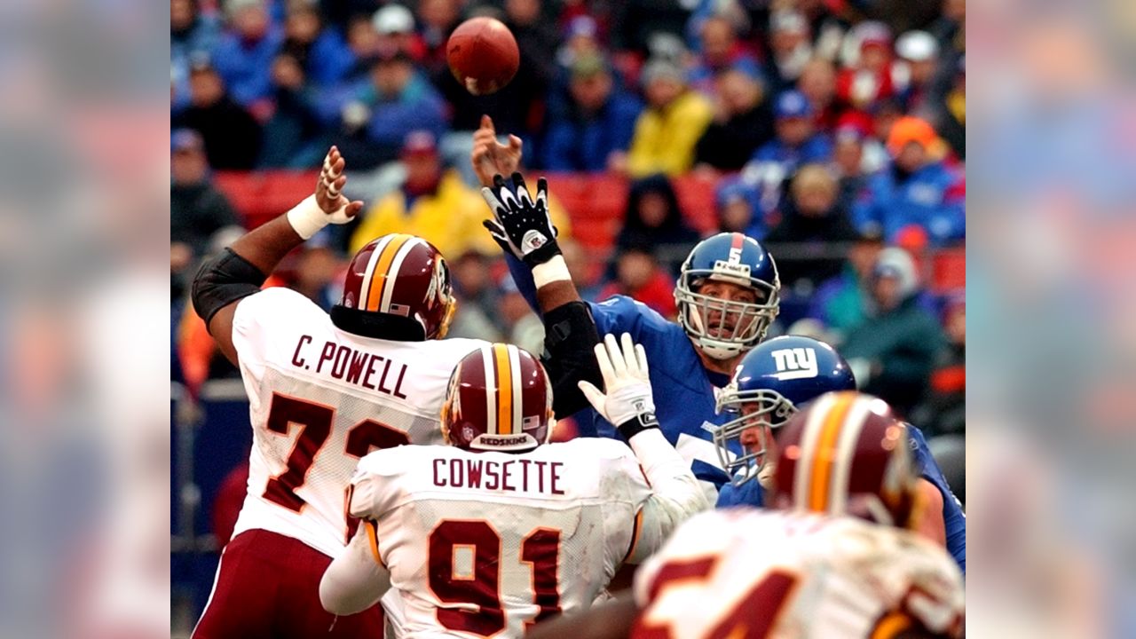 New York Giants Carl Banks (58) faces off against Jay Schroeder of the  Washington Redskins (10)