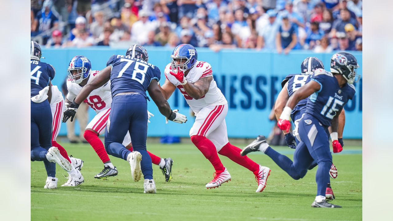 Giants shock Titans to snap Week 1 losing streak