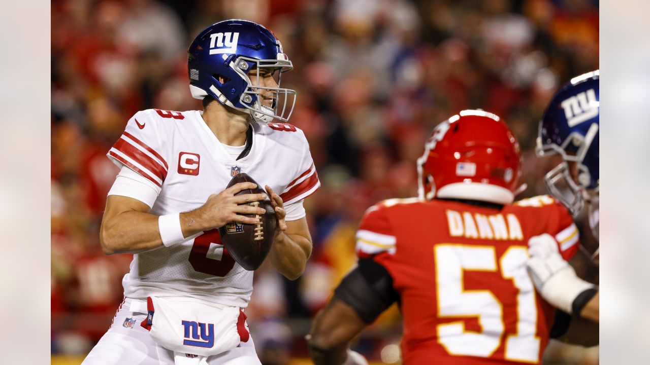 Struggling Kansas City Chiefs scrabble past New York Giants to