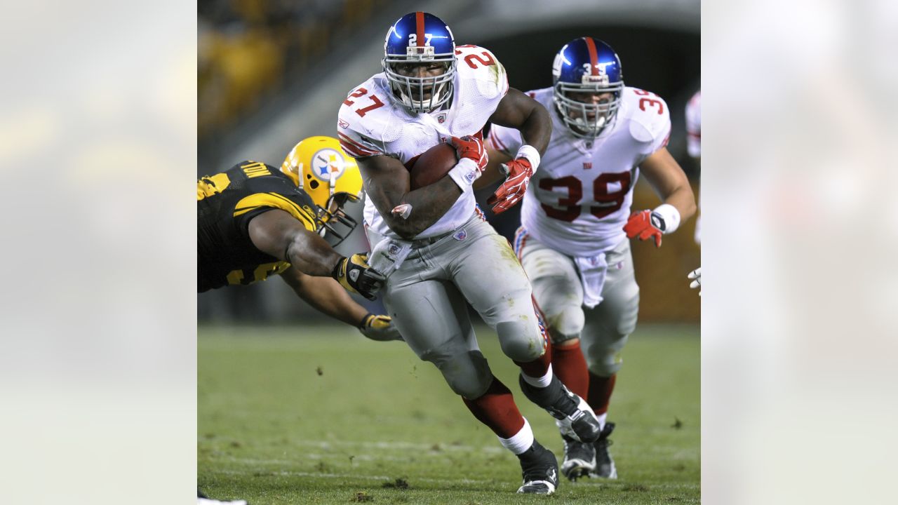 Pittsburgh Steelers Casey Hampton (98) looks on during the fourth