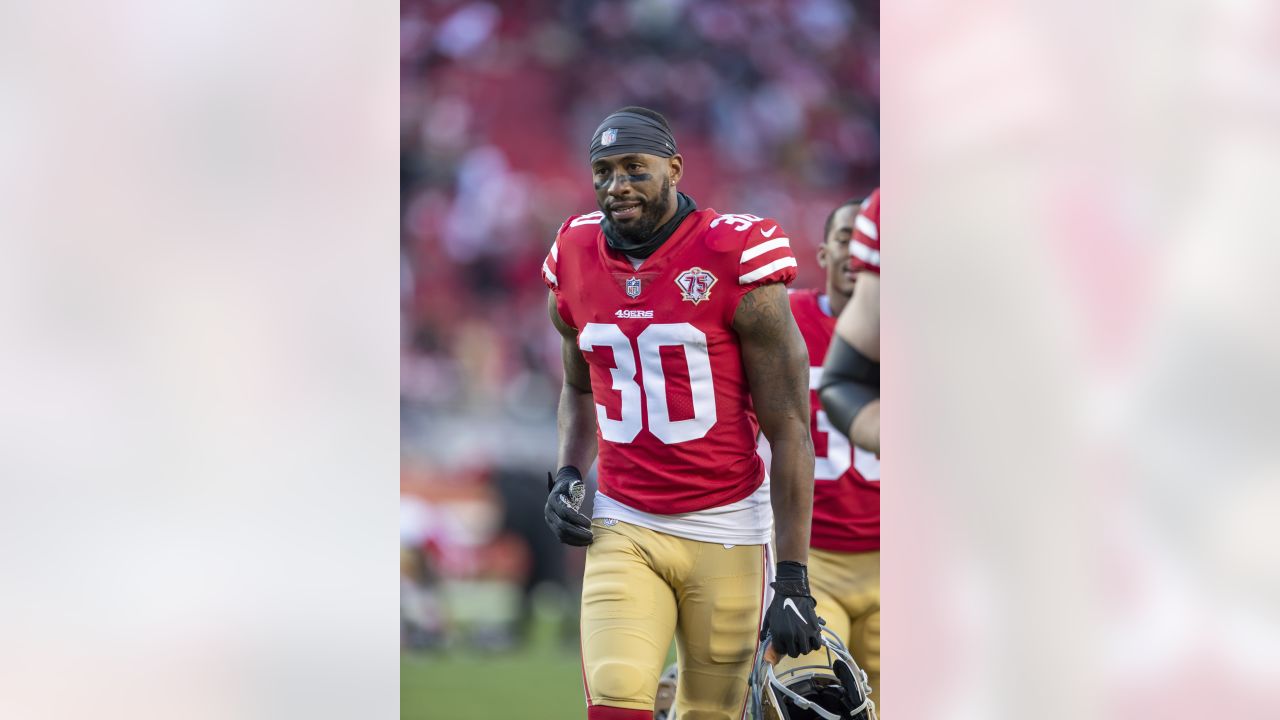 49ers running back Carlos Hyde (28) during NFL action between the San  Francisco 49ers and the New York Giants at Met Life Stadium in East  Rutherford, New Jersey. The Giants defeated the